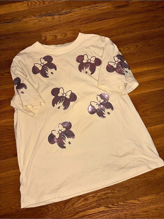 Tops - NWOT Minnie sequin magic kingdom tee
